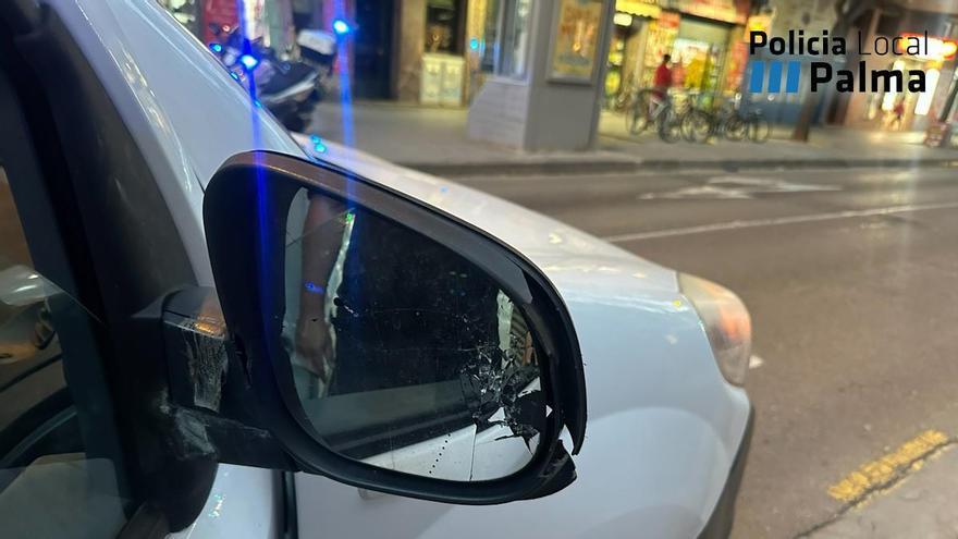 Una pareja sustrae una mochila de una furgoneta de reparto en Palma y huye en patinete