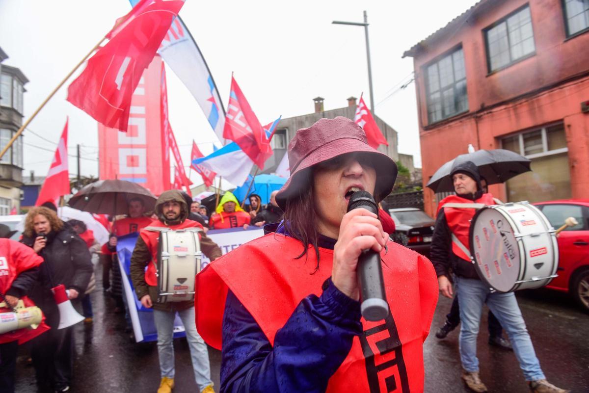 Manifestación de los trabajadores de Losán y Aserpal de Vilasantar a Curtis Manifestación de los trabajadores de Losán y Aserpal de Vilasantar a Curtis