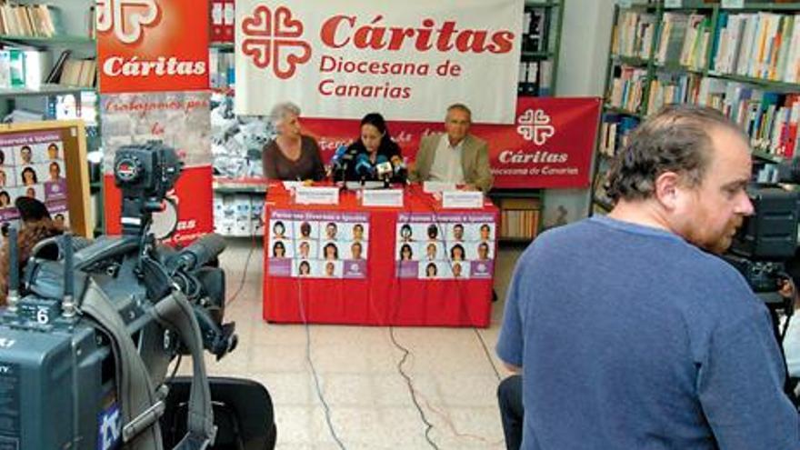 Responsables de Cáritas, ayer en la presentación de la memoria de actividades de 2007.