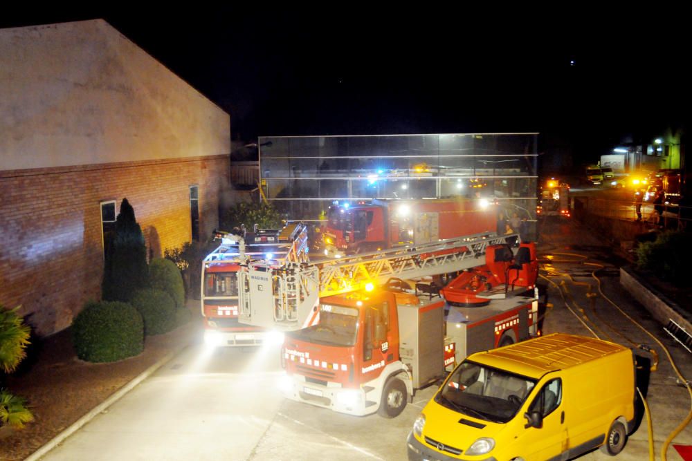 Incendi d'una fàbrica tèxtil de l'Ametlla de Merola