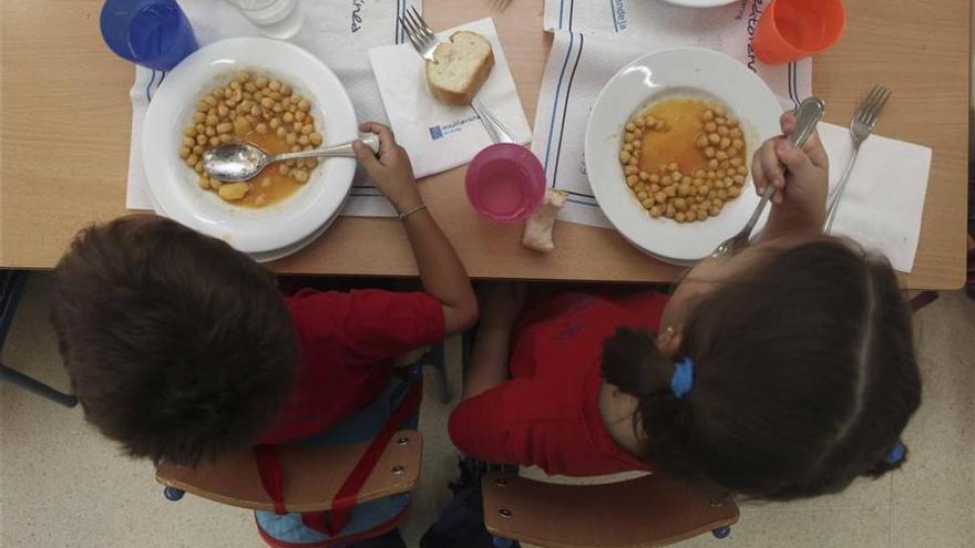 16.000 niños andaluces comen tres veces al día en el colegio