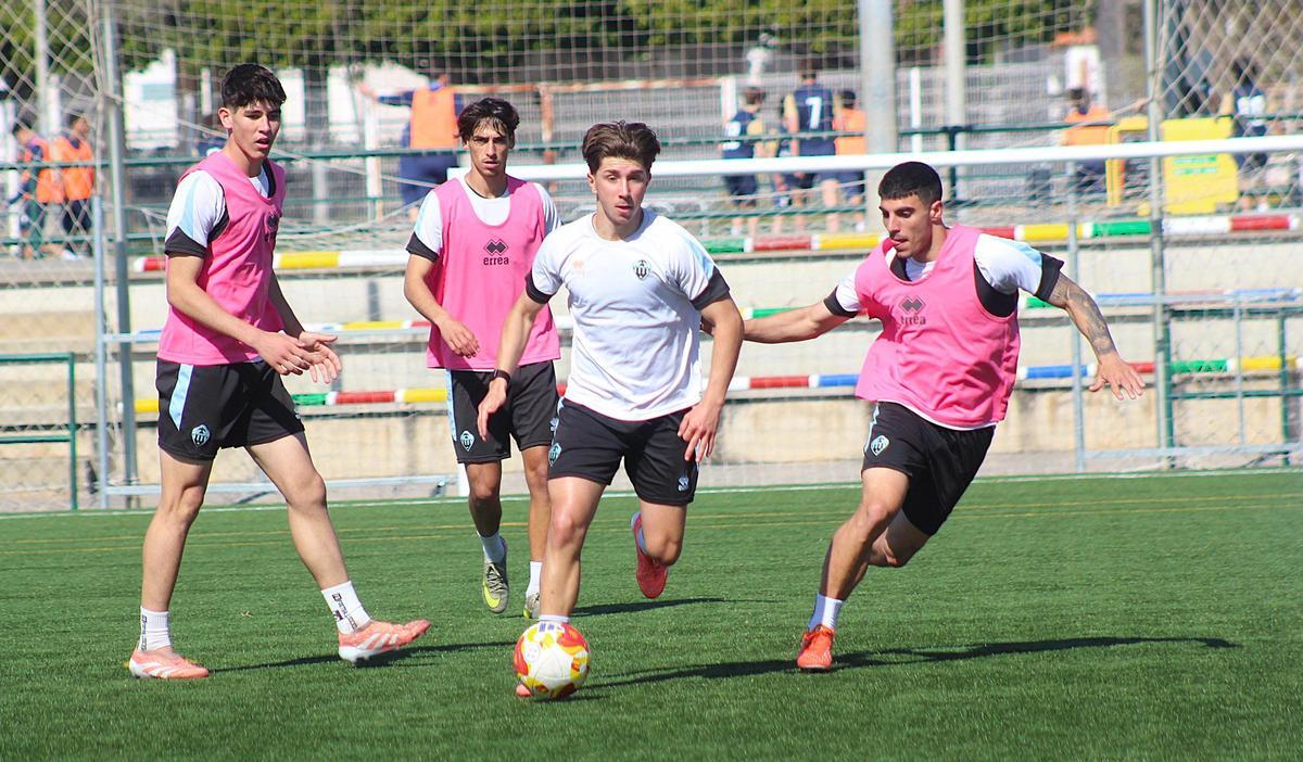 Guillem Terma apunta a ser titular en el centor del campo frente al Torrent.