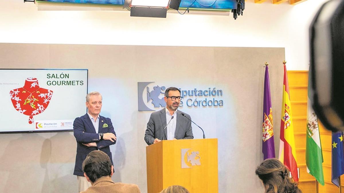 El presidente de Iprodeco, Félix Romero, y el secretario general dela DOP Baena, José Manuel Bajo, en la presentación en Córdoba.