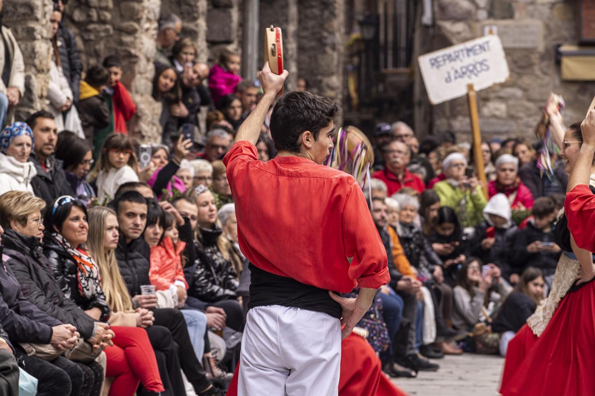 Bagà cuina el seu popular arròs per 2.500 persones