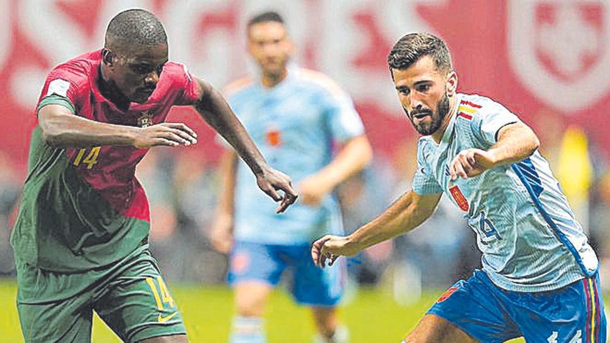 Gayà, durante el Portugal vs Spain