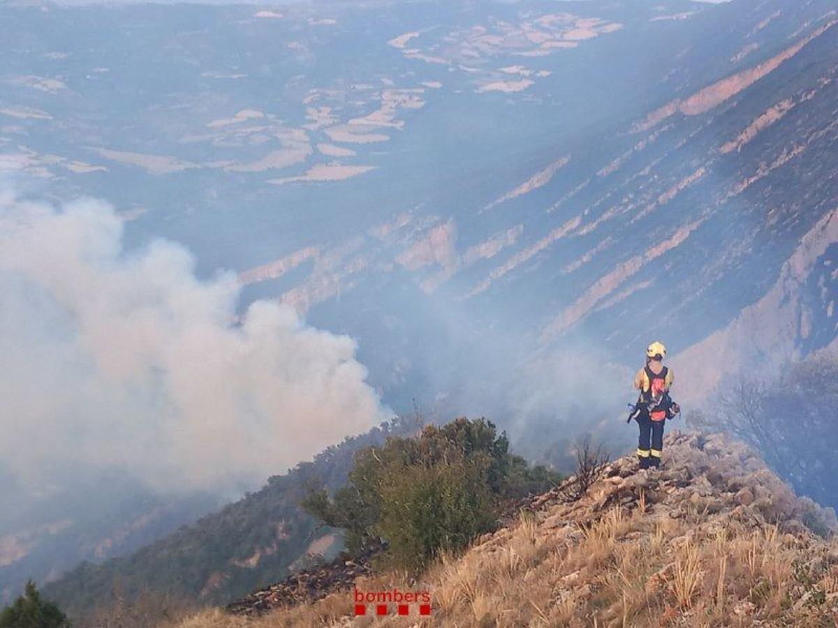 El flanco derecho del incendio de Àger (Lleida)