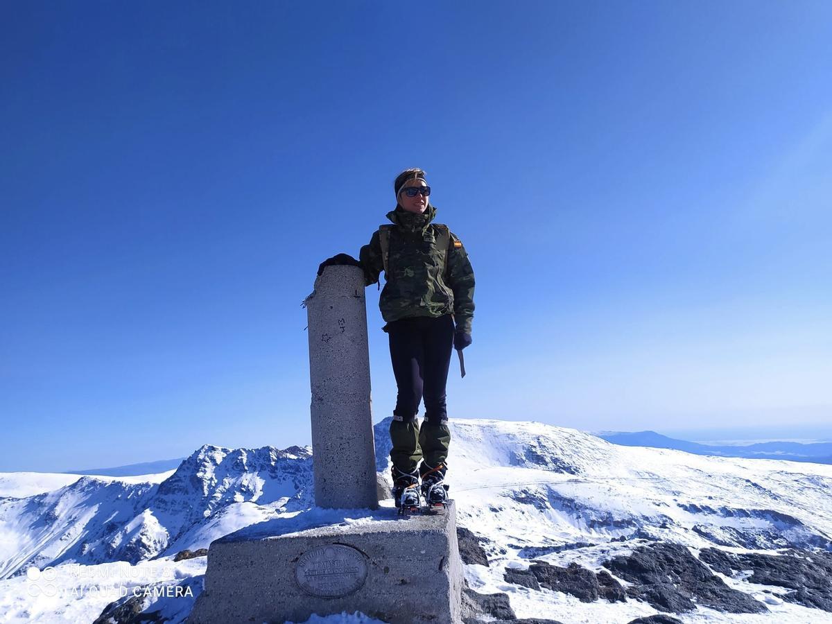 Más de 30 años de servicio avalan una trayectoria ligada a las operaciones especiales, las misiones en el exterior y el deporte militar.
