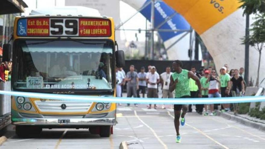 Usain Bolt nunca pierde el bus