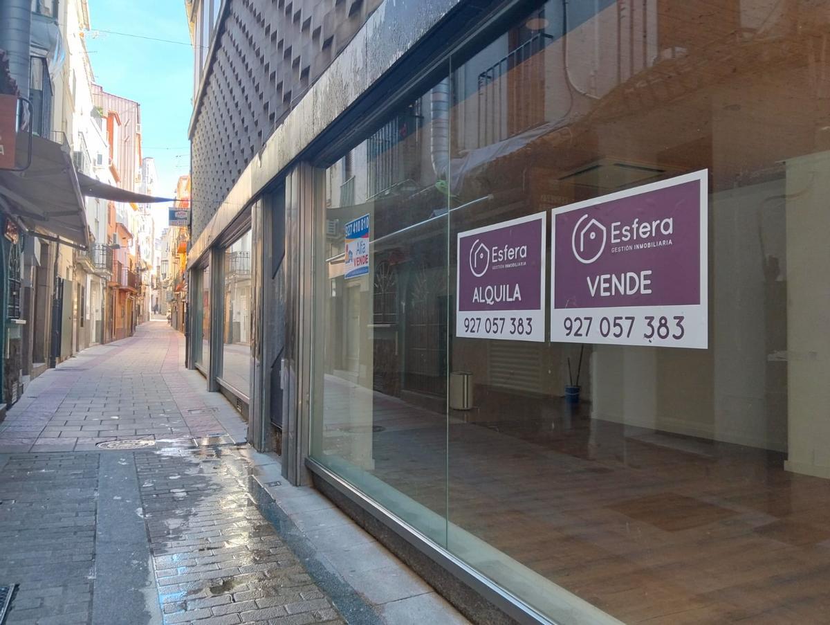 Fotogalería | La calle de Plasencia con más establecimientos cerrados por metro cuadrado