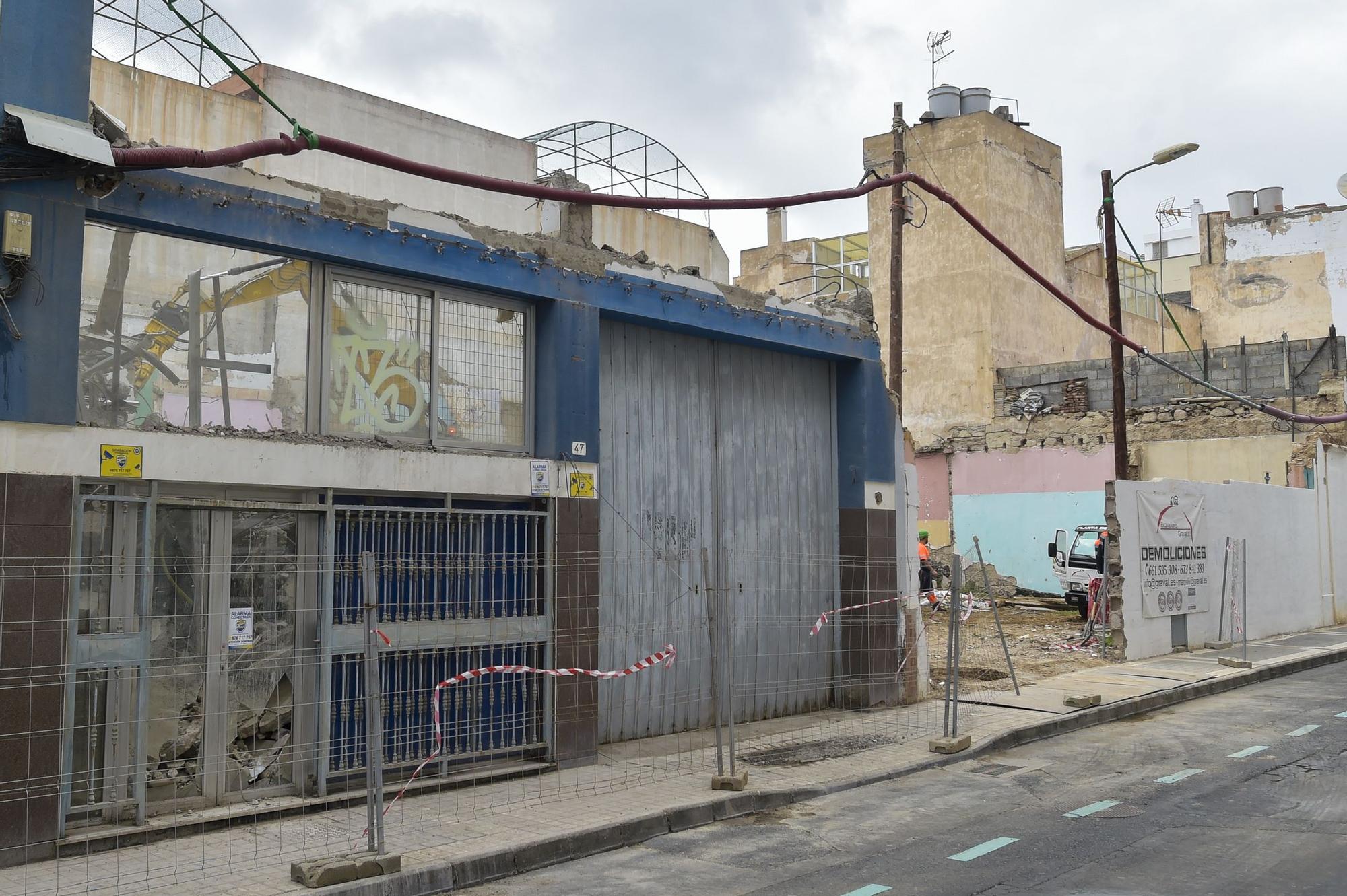 Demolición de una vivienda de la calle Matías Madrón