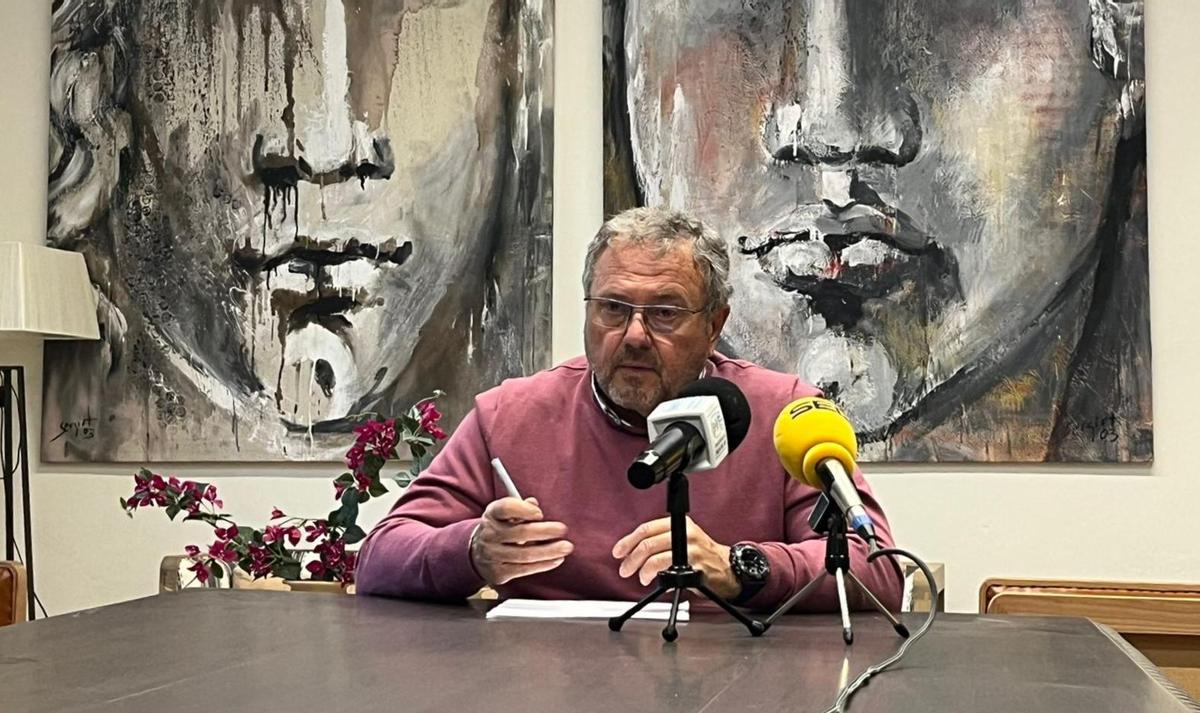 Nicolás Valbuena, durante la rueda de prensa sobre el servicio de ayuda a domicilio en Palma del Río.