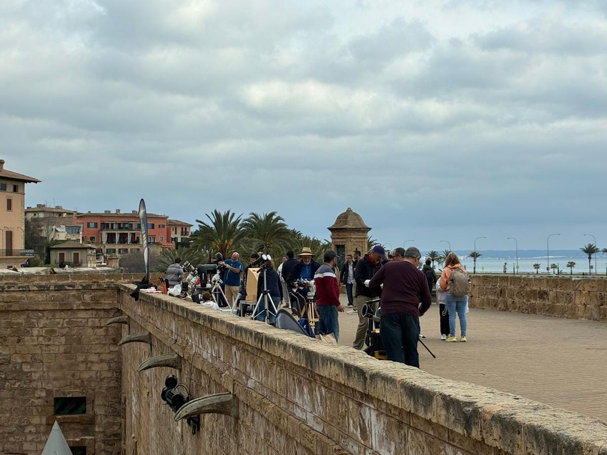 Más de veinte telescopios toman Ses Voltes para celebrar el Dia de les Illes Balears Más de veinte telescopios toman Ses Voltes para celebrar el Dia de les Illes Balears