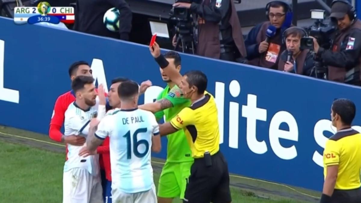 Messi ve la roja en el partido por el tercer puesto de la Copa América.