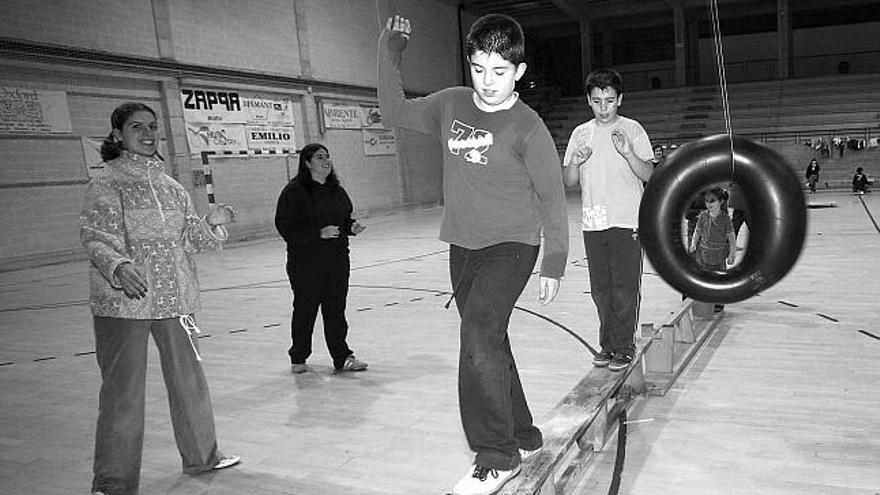 Golfiños celebra su décimo aniversario con una sesión de juegos en el pabellón