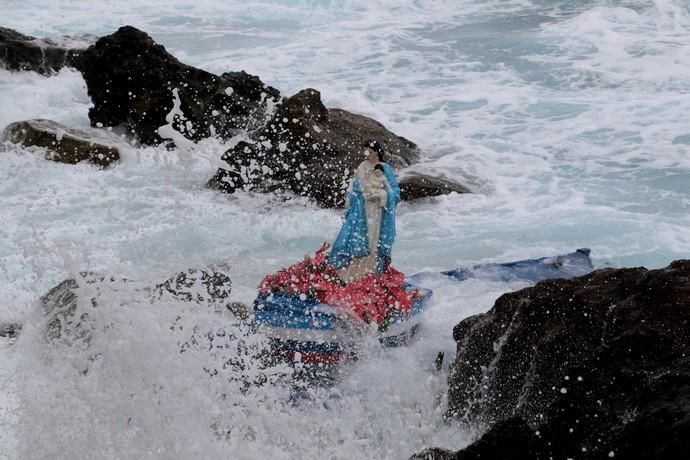 Cae al mar la Virgen de Caleta de Arriba