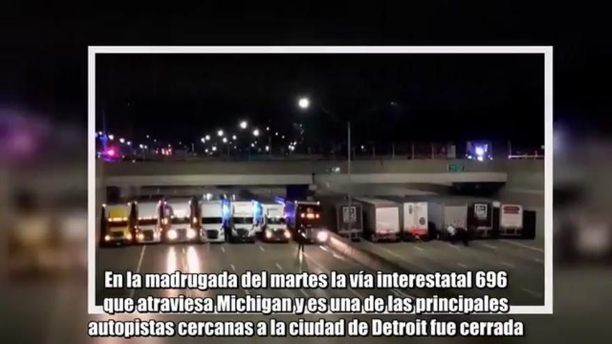 Trece camioneros colocan sus vehículos para evitar un suicidio en EEUU