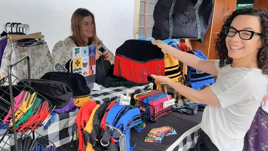 El emprendimiento femenino toma Villaviciosa en un animado mercadillo: &quot;Nada mejor que comprar en comercios locales y de mujeres&quot;
