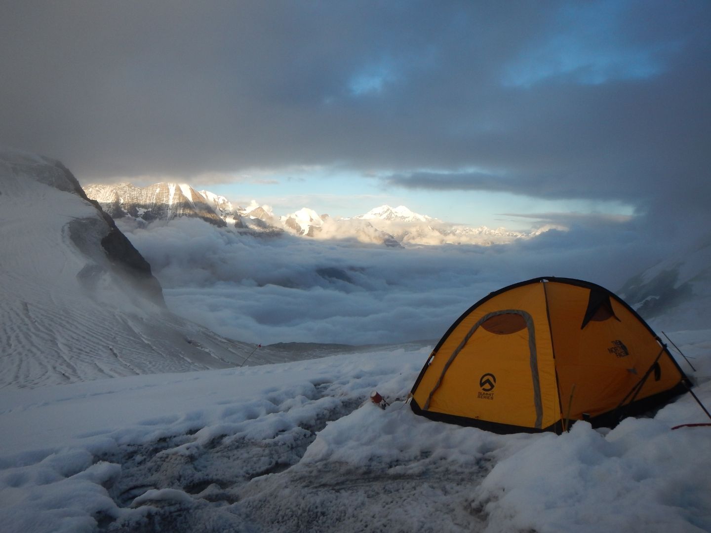 El camino de ascenso del alpinista vigués Roberto López al Manaslu