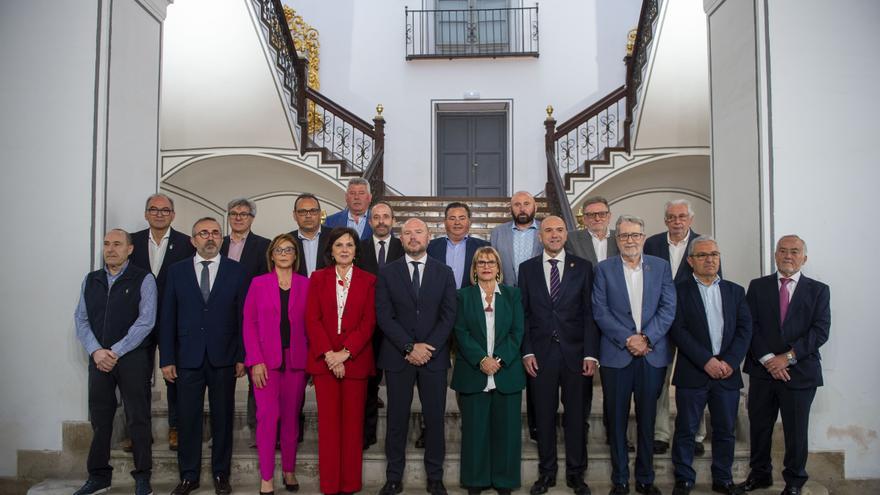 La diputación reconoce a tres alcaldes de la Vall y uno de la Costera con 20 años o más en el cargo