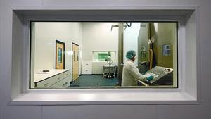 Una sala del centre de producció de Sanofi a Riells i Viabrea.