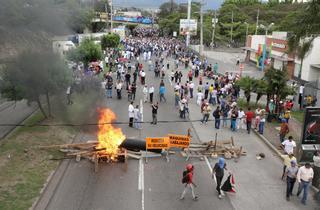 Honduras: Las protestas de maestros y médicos son un "chantaje", dice el Gobierno