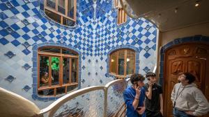 Barcelona, 11/04/2026  Barcelona. La Casa Batlló muestra la rehabilitación de otro piso de la finca, dentro del proceso de recuperación y conservación del edificio modernista diseñado por Antoni Gaudí. Palabras clave: Casa Batlló, Gaudí, modernismo, arquitectura, rehabilitación, restauración, vivienda, piso, patrimonio, Barcelona, turismo, edificio histórico, Passeig de Gràcia, cultura, interiorismo. AUTOR: MANU MITRU