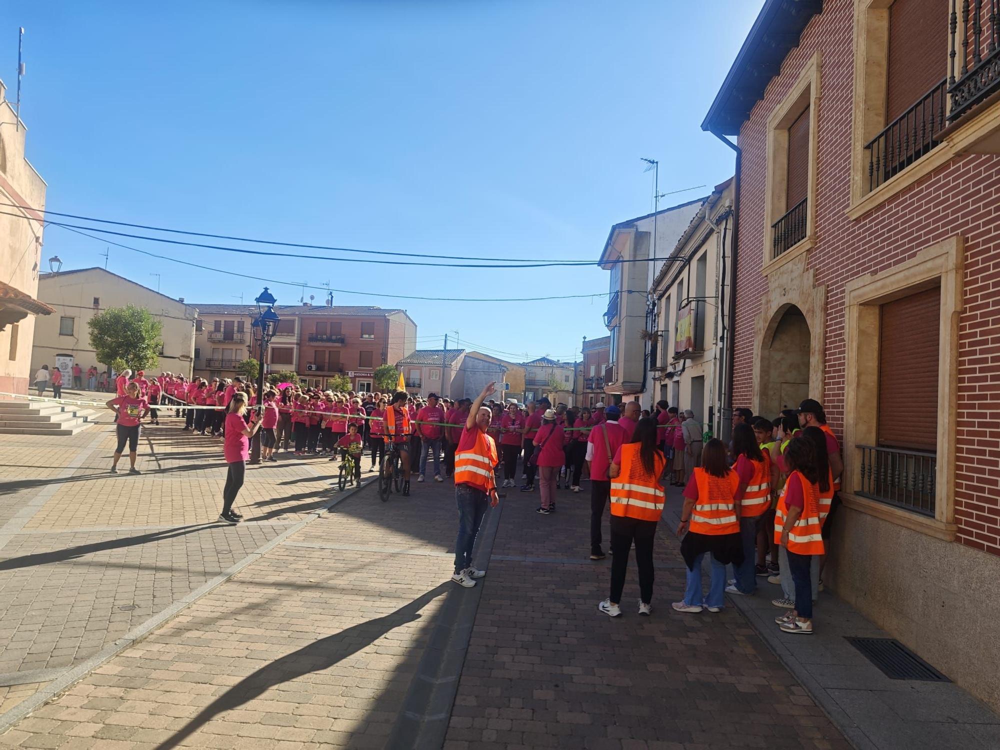GALERÍA | La marcha de Fuentesaúco por el cáncer en imágenes