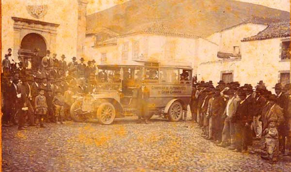 Carruaje en el que llegó Carmen Burgos a San Mateo en 1913.