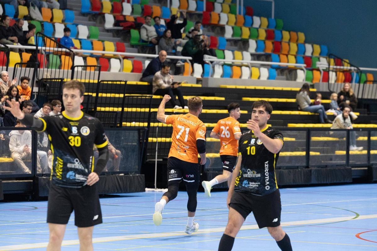 Todas las imágenes del partido de balonmano de Eivissa Handbol Trasmapi contra Soria