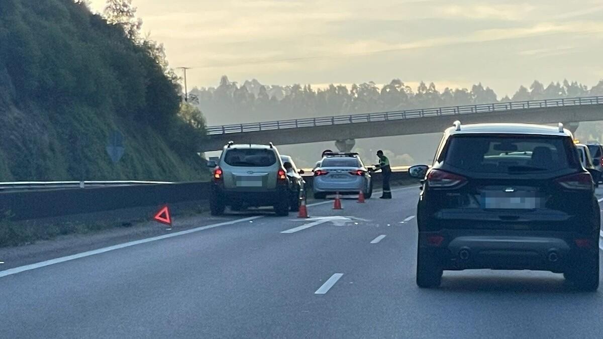Imagen de los vehículos involucrados en el accidente de este lunes en la AG-56 a la altura de Laraño