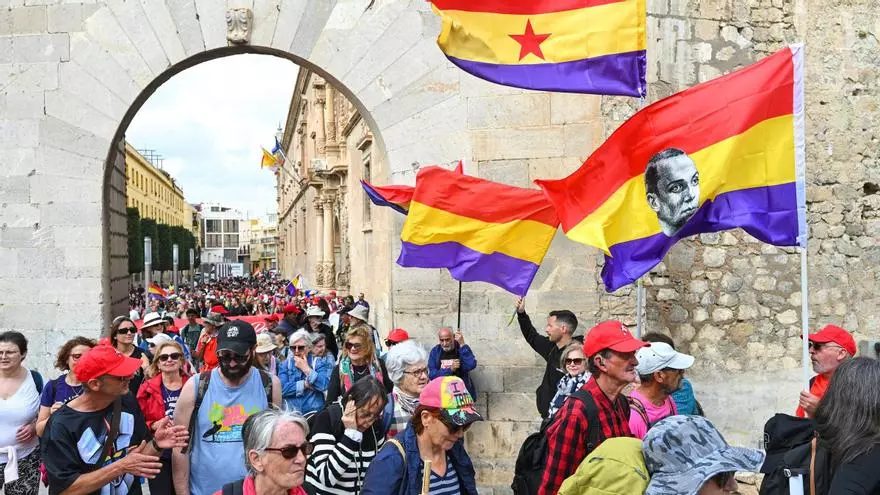 Así ha sido el inicio de la edición más polémica y reivindicativa de la Senda del Poeta en Orihuela