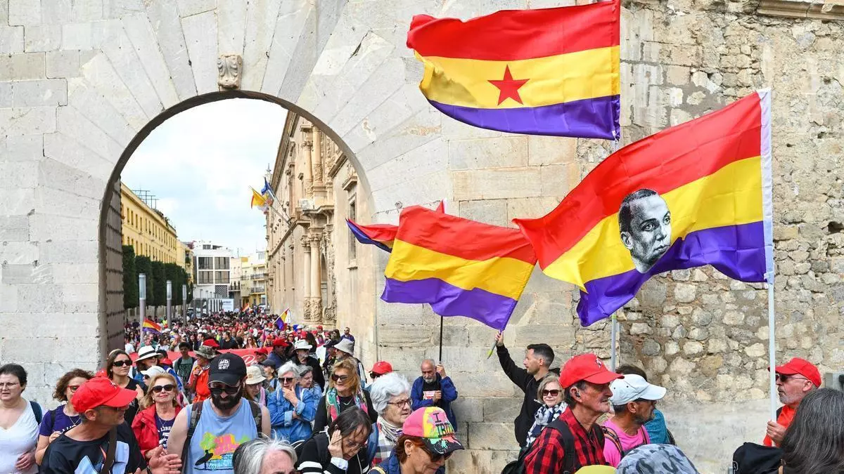 Clamor contra PP y Vox en Orihuela en la Senda del Poeta: "Ya matasteis a Miguel una vez y no lo vais a matar una segunda"