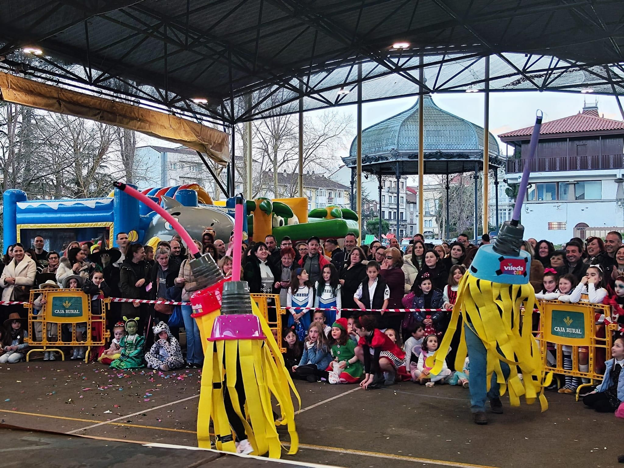 Todas las imágenes del concurso de disfraces de Grado: así fue la gran fiesta en El Frontón