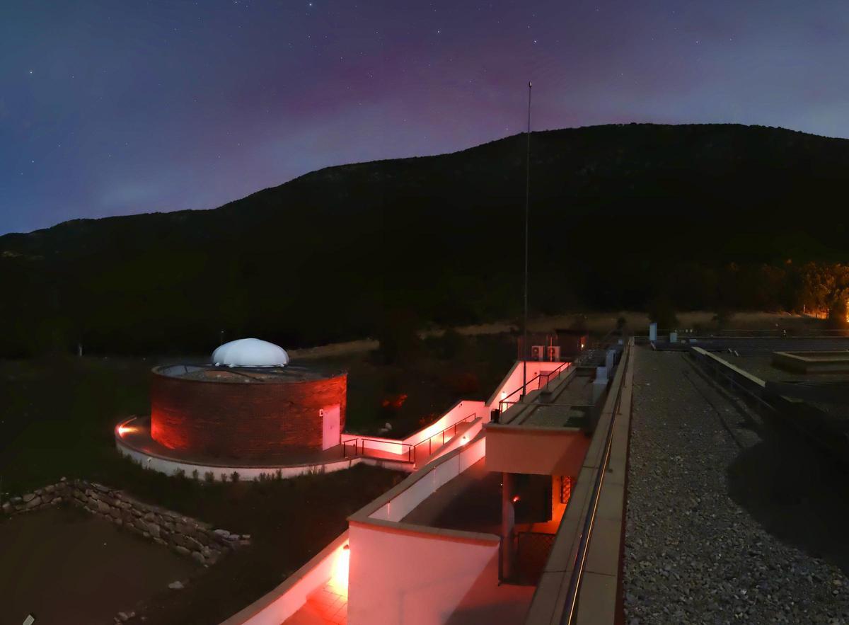 Aurora boreal vista des del Parc Astronòmic del Montsec