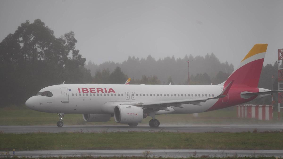 Iberia abandona Asturias tras 58 años: "Es una pena, pero esperamos volver"