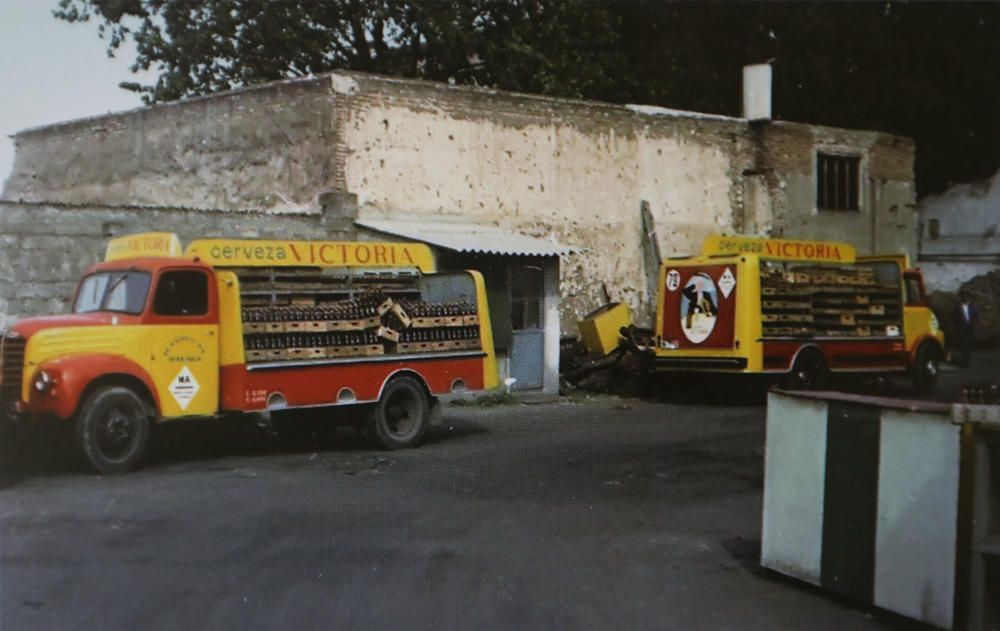 Una estampa de los típicos camiones de reparto de Victoria, que distribuían la cerveza de la fábrica a los bares.