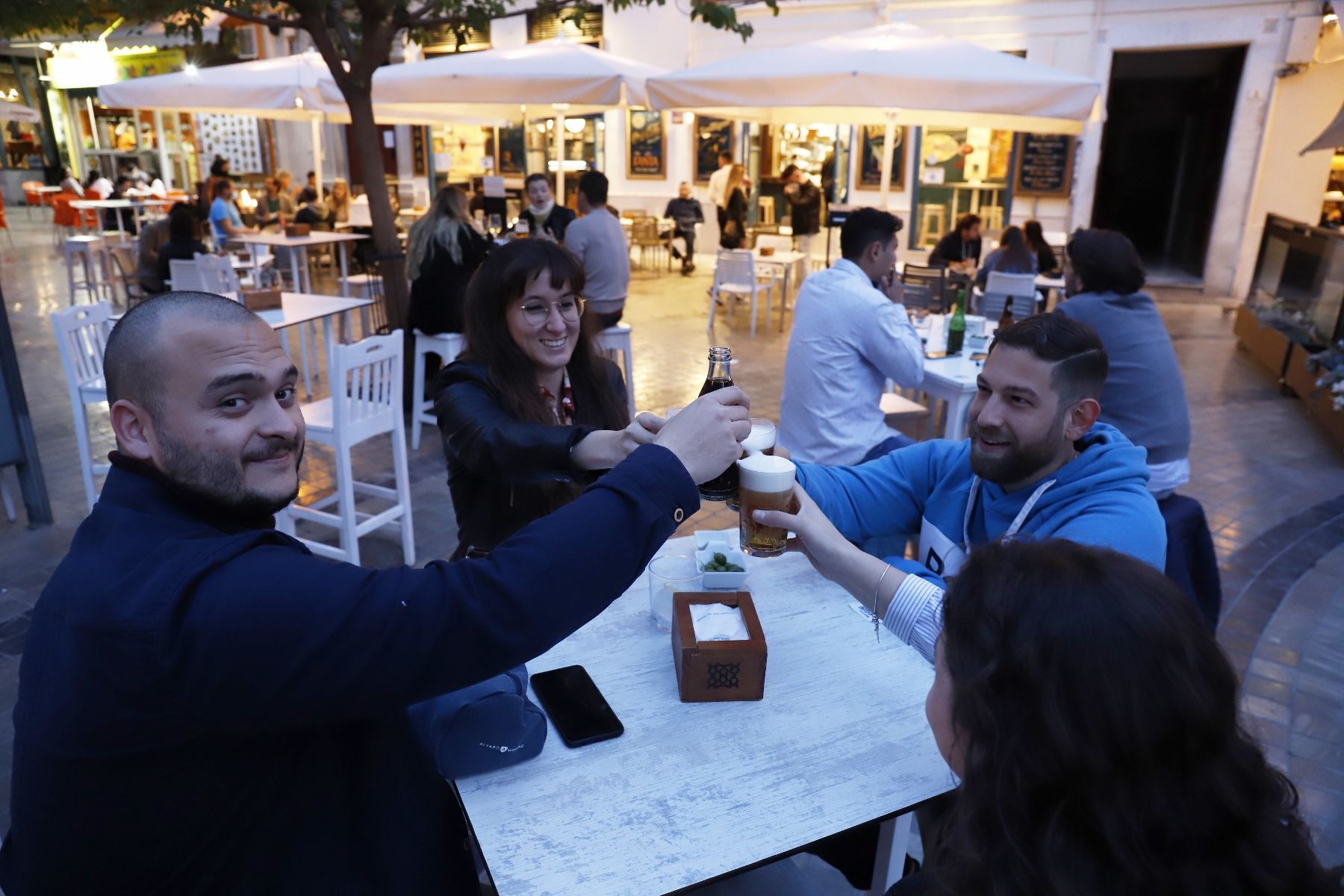 Comienza el horario ampliado en restaurantes y comercios de Málaga
