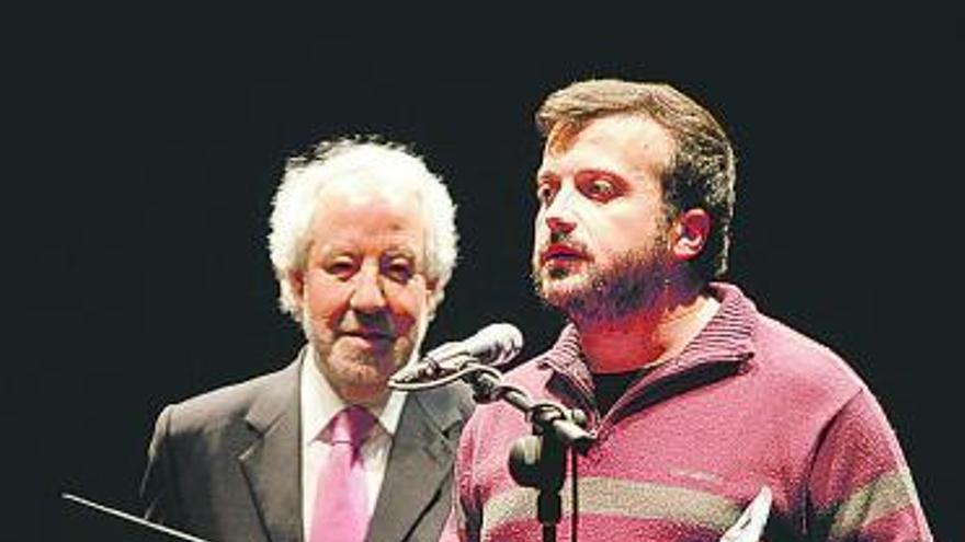 Jorge Moreno, el viernes, agradeciendo el premio «Oh» al mejor autor.