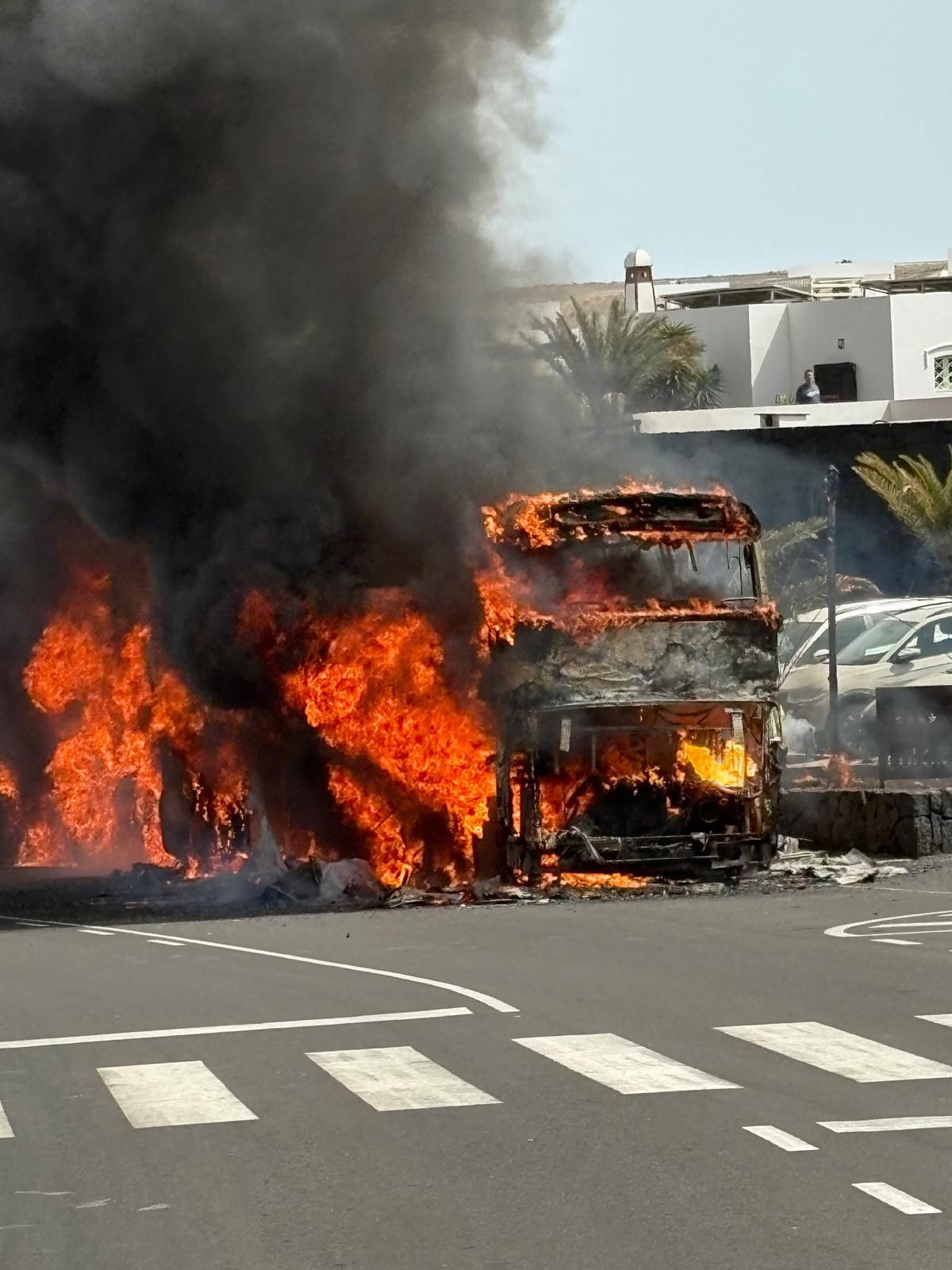 Incendio de una guagua en Lanzarote