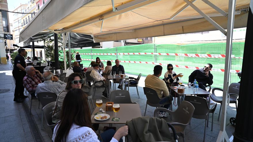 El aparcamiento y los plazos de ejecución generan dudas entre los vecinos del mercado de Elche