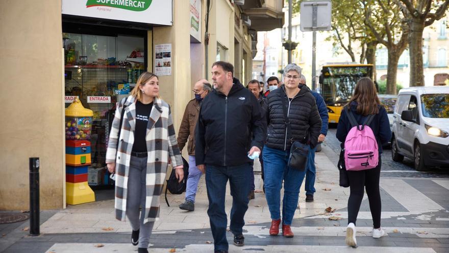 Oriol Junqueras visita Figueres per parlar amb botiguers i ciutadans