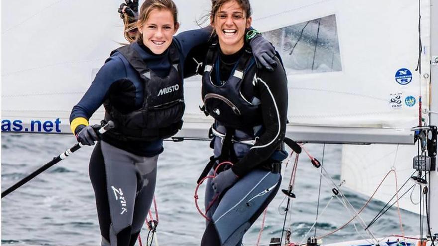 Silvia Mas y Patricia Cantero, ayer al término de la regata.