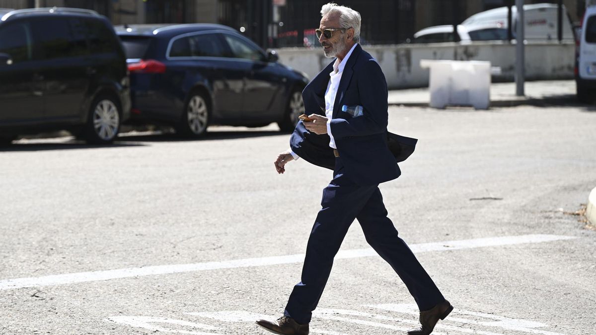 Imanol Arias se refugia en sus hijos Jon y Daniel tras su condena de cárcel