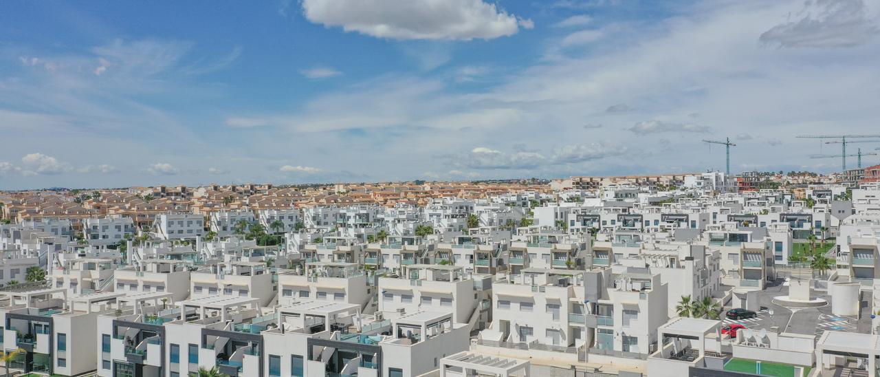 Urbanizaciones de viviendas turísticas en Orihuela.