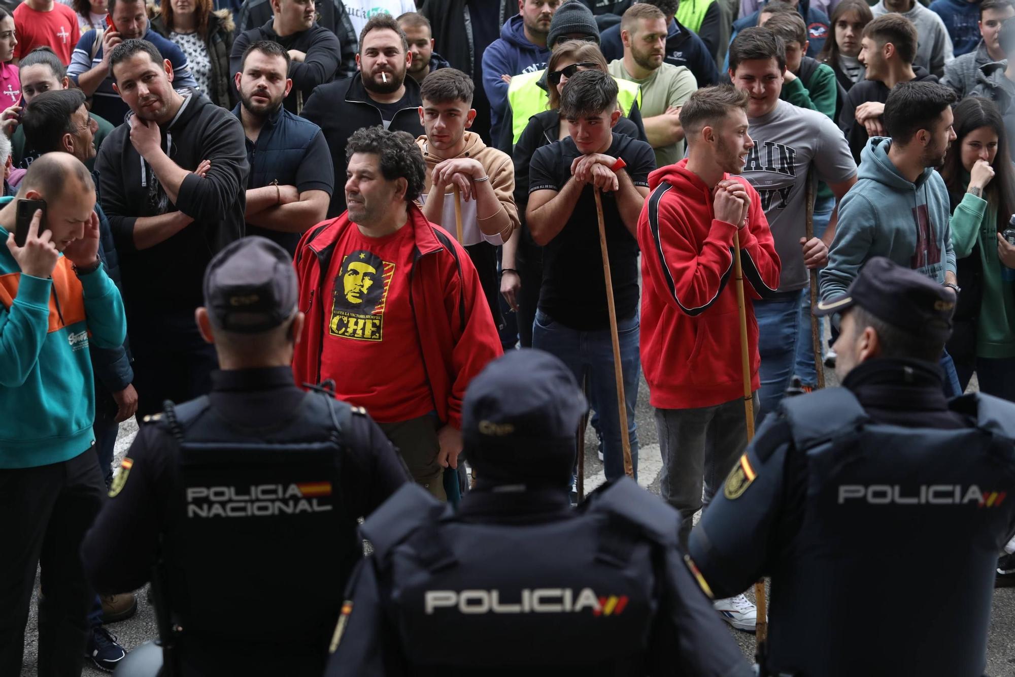 Protestas de los ganaderos y agricultores en Oviedo