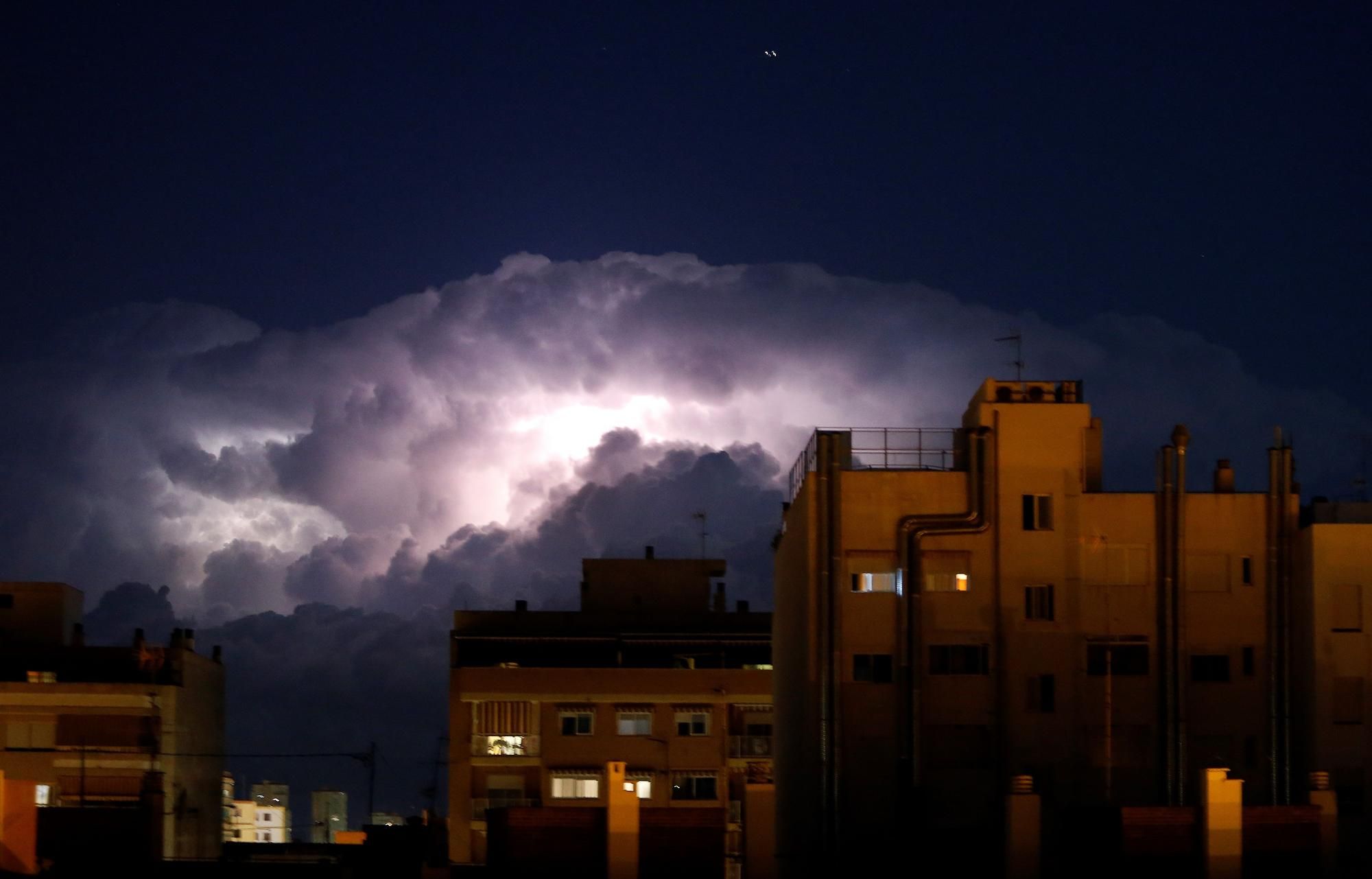 AEMET alerta de tormentas localmente fuertes en Pirineos.