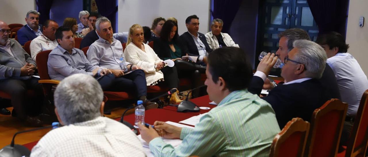 Un momento de la reunión celebrada entre Emproacsa y los alcaldes de Los Pedroches y el Guadiato.