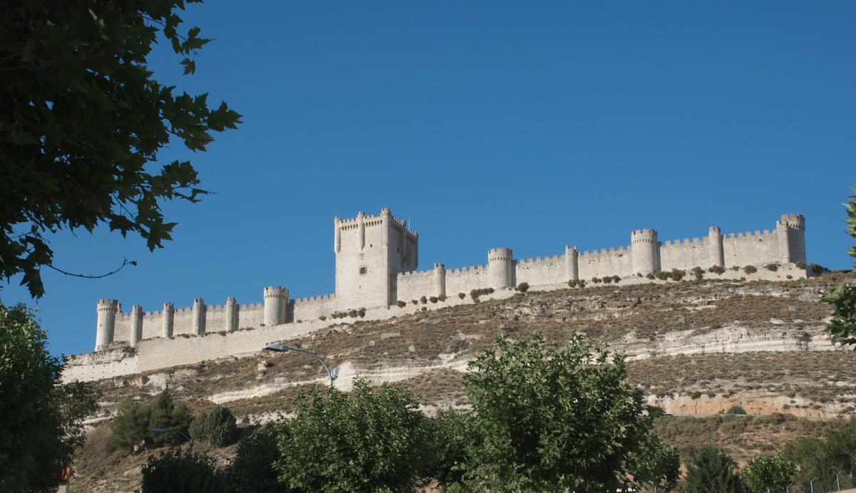 Desde la lejanía el castillo se asemeja al perfil de un barco.