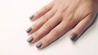 'Stone nails' o uñas efecto piedra: la última tendencia en manicura que arrasa esta primavera-verano