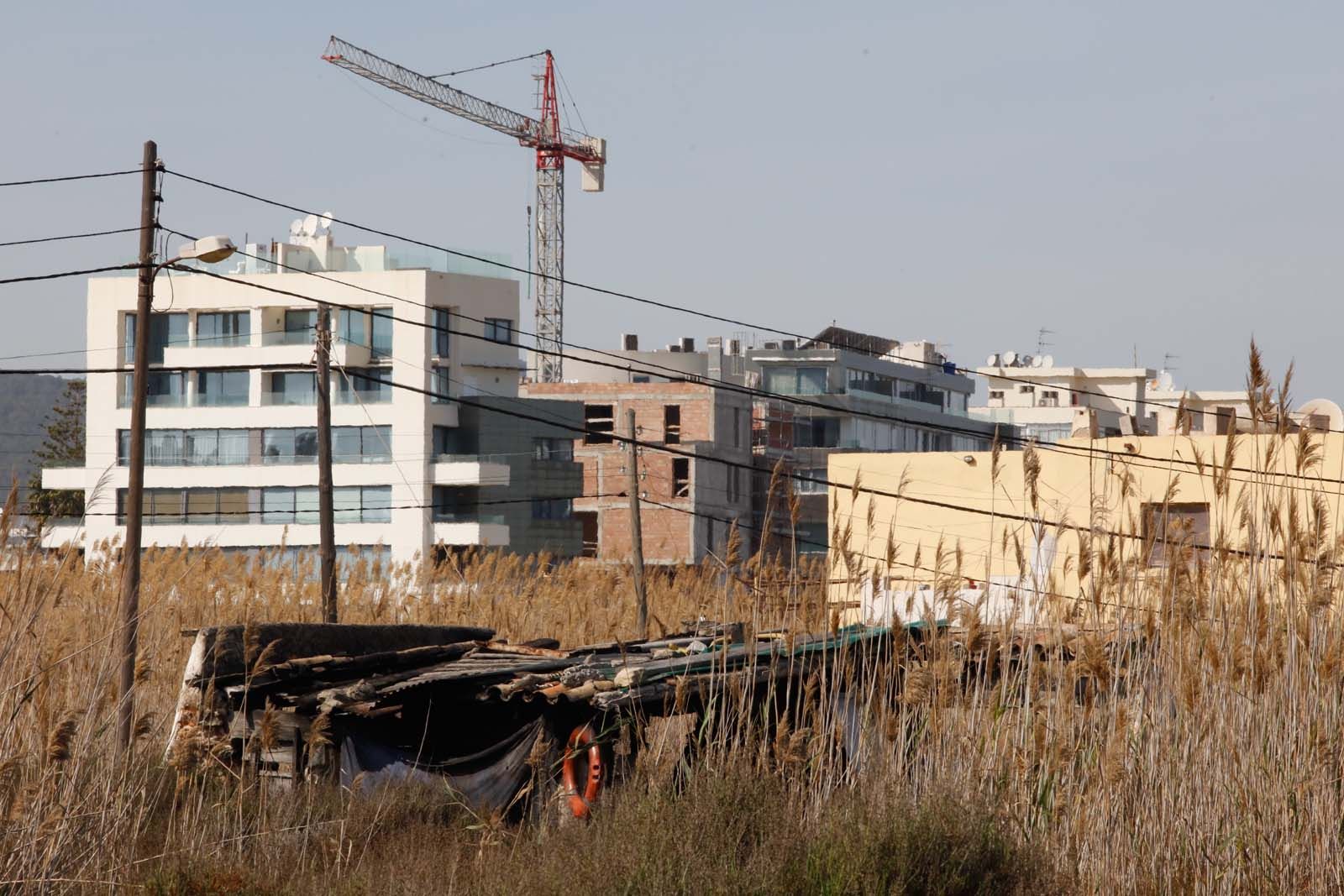 La gestión y las inversiones en ses Feixes de Ibiza siguen paradas más de un año después